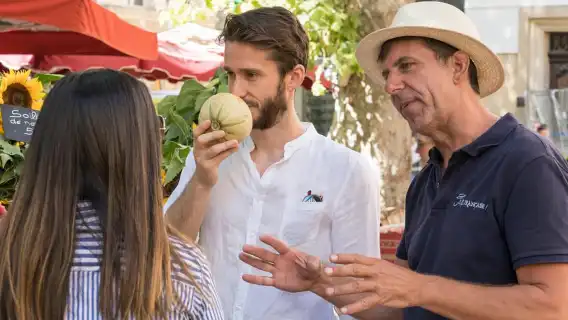 From Aix-en-Provence: Luberon Market & Villages Day Tour