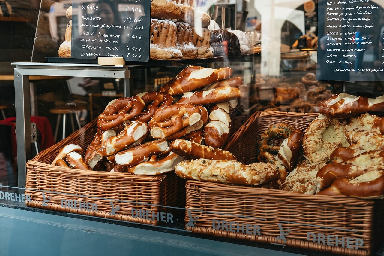 Strasbourg: Traditional Food Walking Tour with Tastings