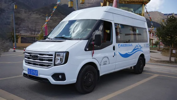 Lawatan sewa peribadi "Stesen kereta api laju - Tarikan pelancongan Huanglong - Jiuzhaigou" termasuk tiket masuk Huanglong [Berlepas pada bila-bila masa]
