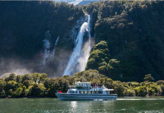 Milford Sound Helicopter Sightseeing Tour (Cruise + Helicopter Tour)