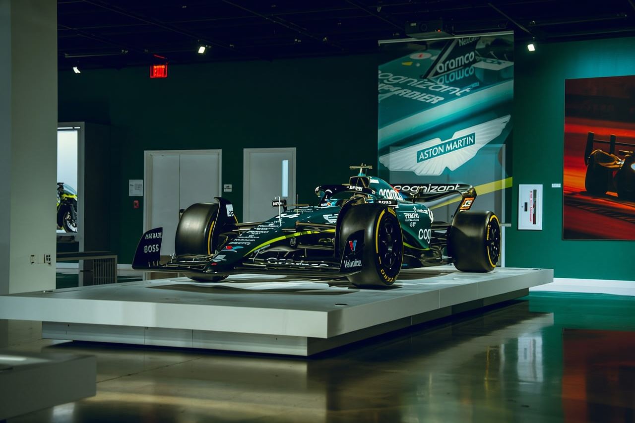 ลอสแอนเจลิส: ทางเข้าพิพิธภัณฑ์ยานยนต์ปีเตอร์เซน และการเข้าถึงห้องนิรภัย