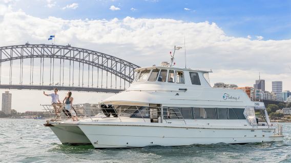Sydney: Vivid Harbour Cruise with Canapes