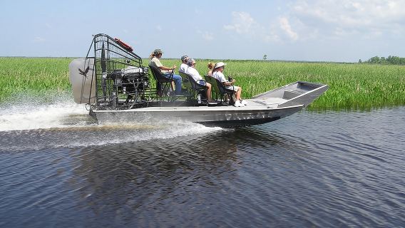 Perjalanan Bayou Airboat Kumpulan Kecil dengan Pengangkutan dari New Orleans