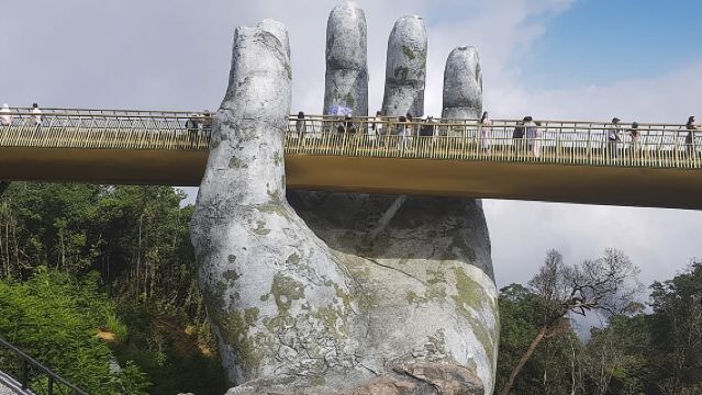 Private Guided Tour to GOLDEN BRIDGE BA NA HILLS from TIEN SA or CHAN MAY Port