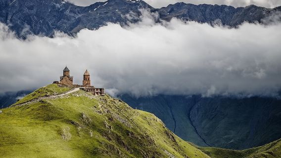 Tour privato di un giorno intero a Kazbegi e Gudauri da Tbilisi