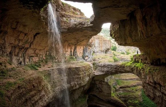 巴塔拉峽谷瀑布、傑塔石窟及比布魯斯之旅