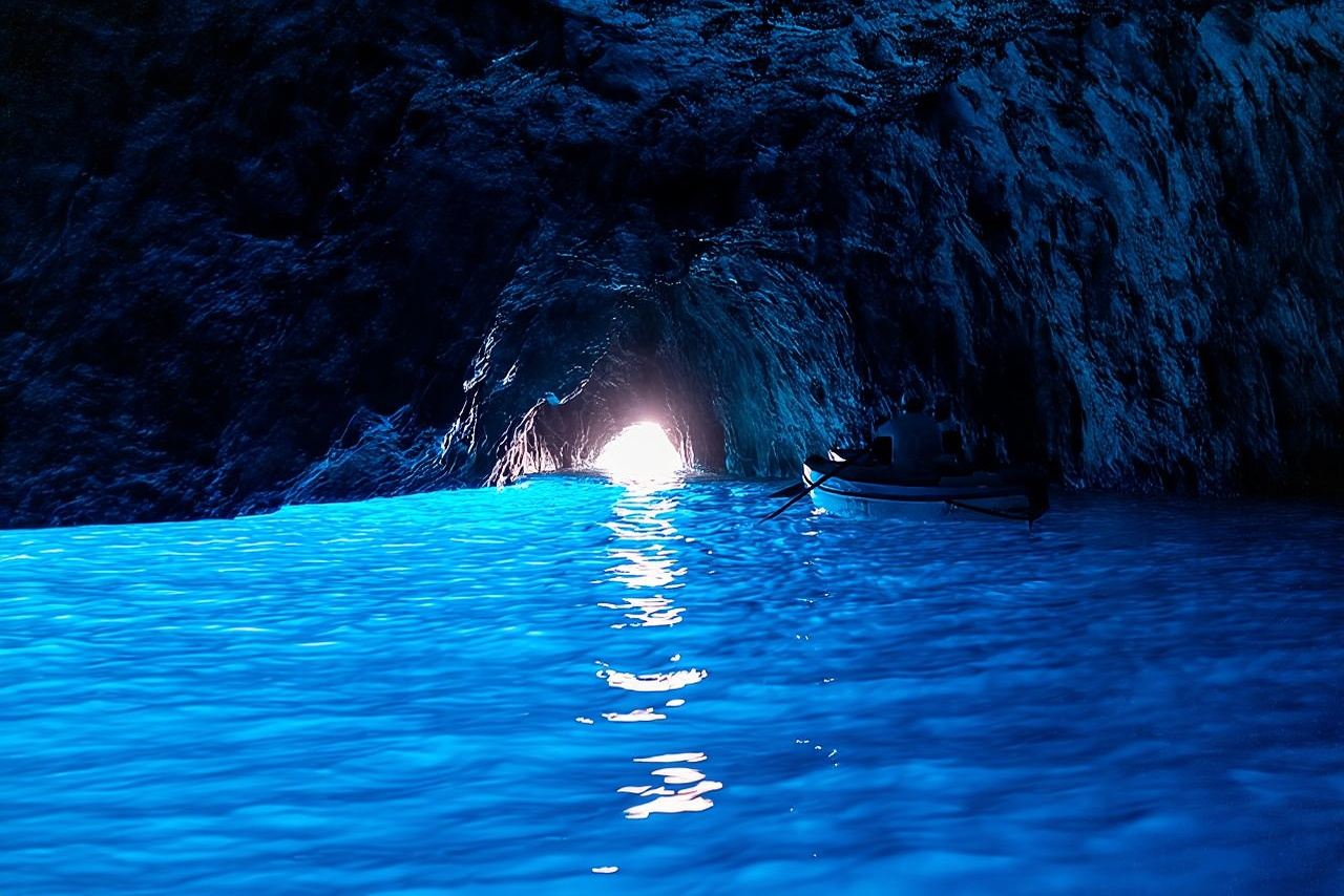 Small Group Tour from Naples to Blue Grotto, Anacapri and Capri