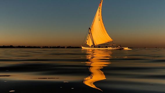 Escursione privata in feluca sul Nilo al Cairo con prelievo e bibita analcolica