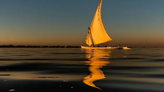 Escursione privata in feluca sul Nilo al Cairo con prelievo e bibita analcolica