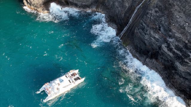 เกาะคาไว: ทัวร์ล่องเรือชมพระอาทิตย์ตกและชมวิวที่นาปาลี