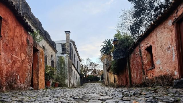 Walking tour around Colonia del Sacramento Old Town