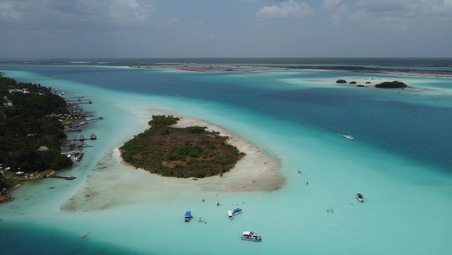 Pontoon-Tour – Besuche den Piratenkanal, die Cenoten und Inseln.
