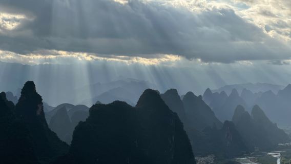 Yangshuo/Guilin: Ganz- oder halbtägiger Sonnenaufgang auf dem Xianggong-Hügel