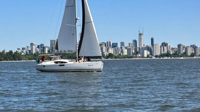 Vancouver: Mosquito Creek and English Bay Sailboat Cruise