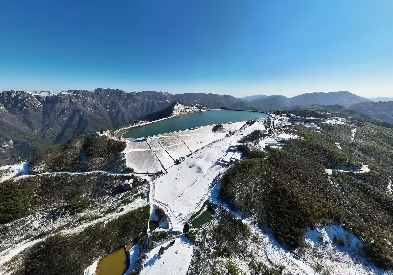 Landison Segal Hotel + Jiangnan Tianchi Skiing