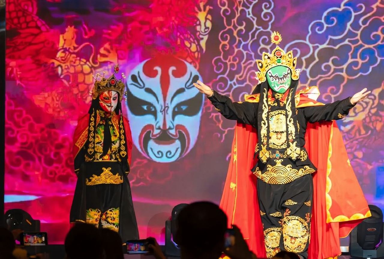 Chengdu Meihua Theater* Intangible Cultural Heritage Sichuan Opera Face-Changing Performance (Classic Face-Changing + Cultural Feast + Immersive Experience + Millennia of Ba-Shu Culture + Centuries of Sichuan Opera)