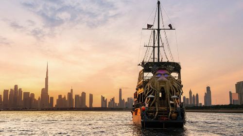 Canal Pirate Ship Sightseeing Cruise with Transfer and Optional Unlimited Pizza Meal Day Tours 4