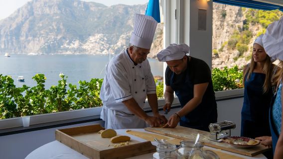 พาสต้า & ทิรามิสุ: ทำอาหาร อาหารกลางวัน และวันพักผ่อนที่ชายหาดในอามาลฟีโคสต์!