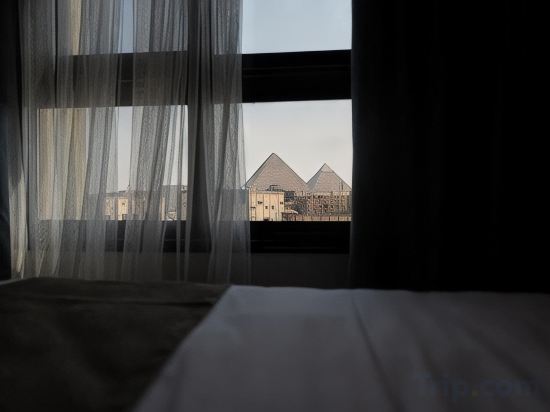 Pyramid Front Hotel - Tap to explore photos