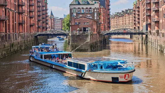 Hamburg: Du thuyền trên bến cảng kéo dài 2 giờ