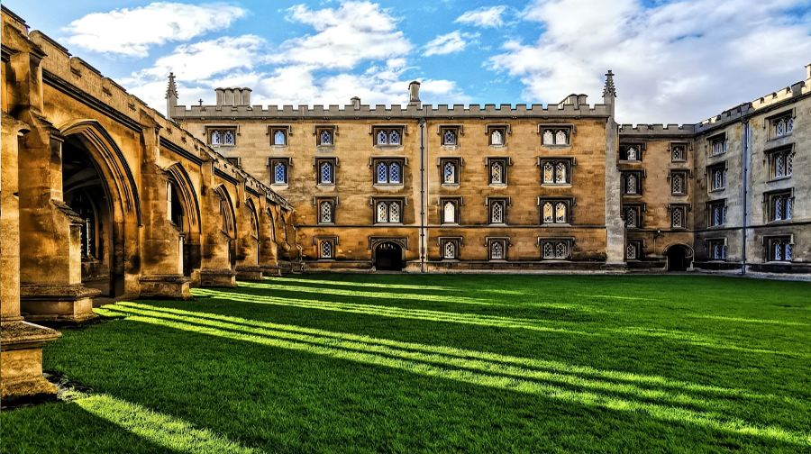 英國牛津大學Oxford包車一日遊倫敦來回中文司導上門接送