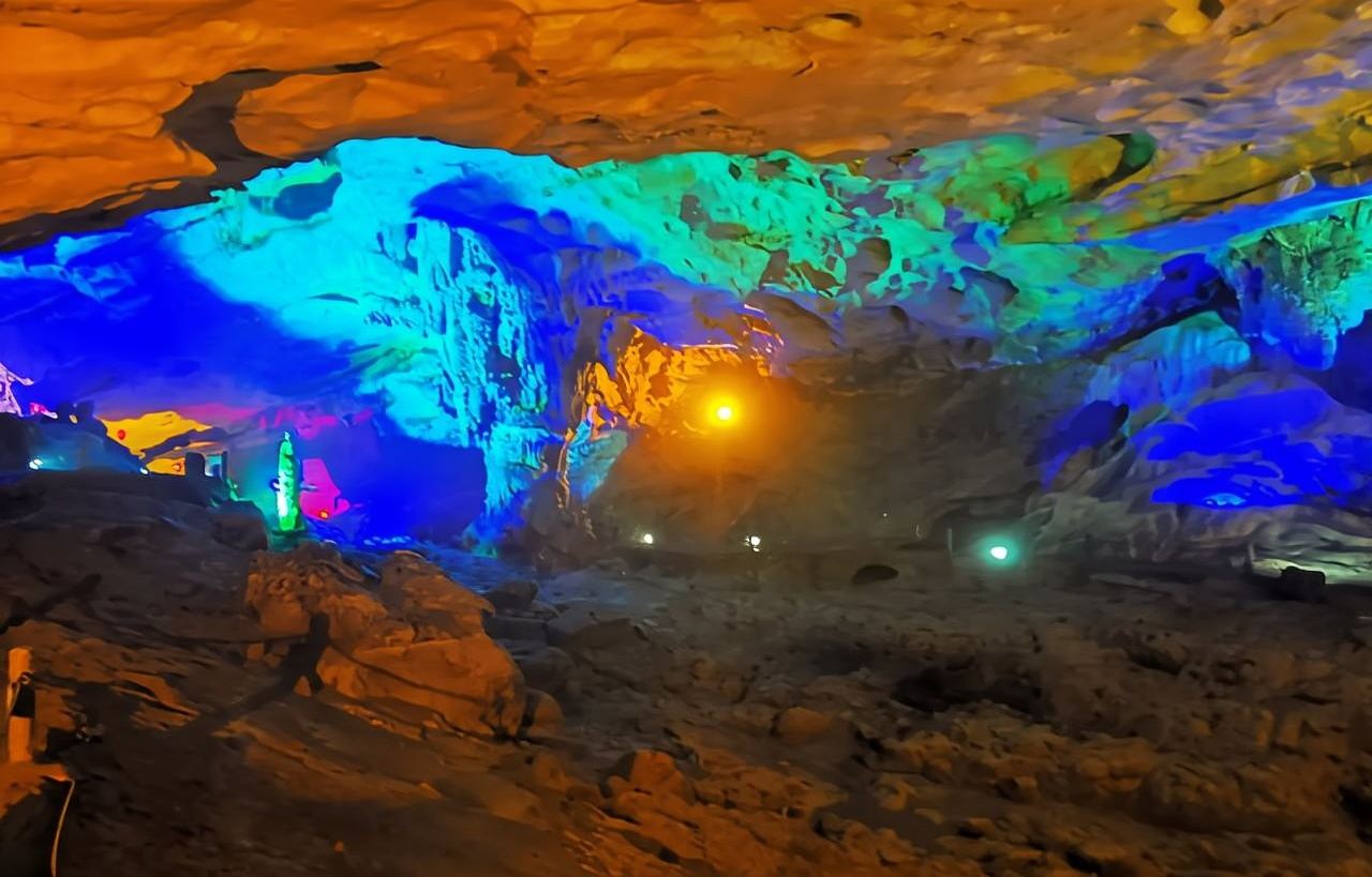 Liuzhou + Luzhai Xiangqiao Karst National Geopark + Zhongdu Ancient Town / Multilingual Guided Tours