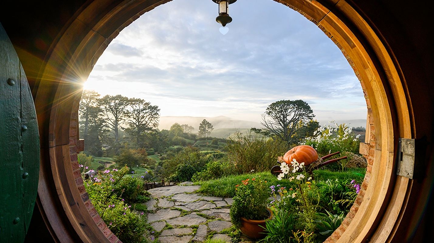 ニュージーランド ホビット村映画セット+ホタル洞窟 ワンデーツアー【市内送迎/日本語・英語対応ドライバーガイド】