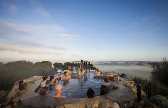 墨爾本莫寧頓溫泉+海邊沐浴箱一日遊【亞瑟王座+觀景台 接送】