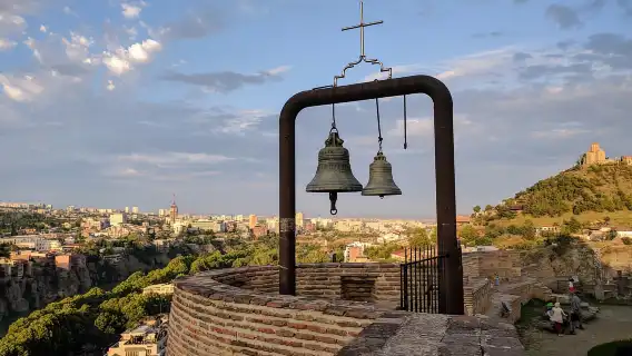 ทัวร์เดินชมเมืองเก่าทบิลิซี พร้อมไวน์และชิม 10 รายการ