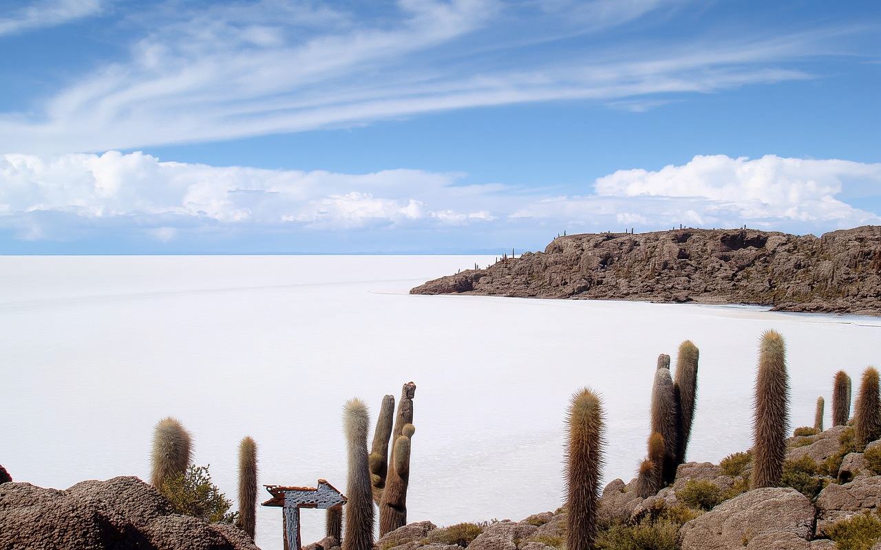 Uyuni: Salt Flats and Sunset Guided Tour with Lunch