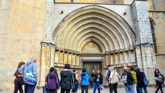 Tagesausflug von Barcelona nach Girona und Figueres inklusive Teatre-Museu Dalí und Drehorte von Game of Thrones