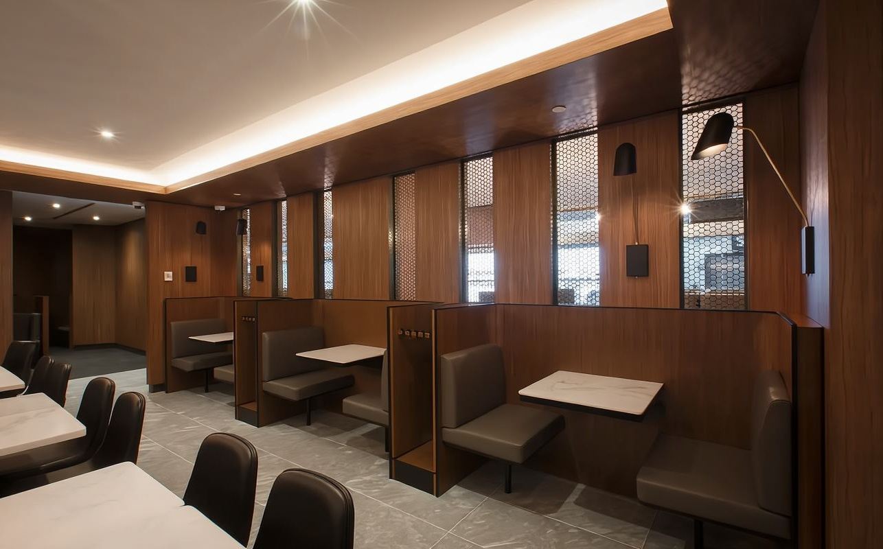 Plaza Premium Lounge at Melbourne Airport | VIP Lounge Experience [3 hr or 6 hr Rest Services with Free Wi-Fi]