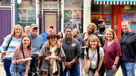 Tour gastronomico in tram e al mercato di Findlay con Riverside Food Tours