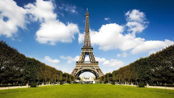Full-Day Self-Guided Paris Tour from London by Eurostar with Seine River Cruise