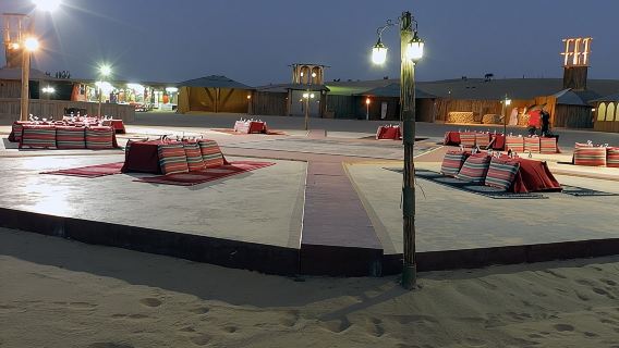 Safari nel deserto di Dubai con giro in cammello, spettacolo, barbecue e trasferimenti