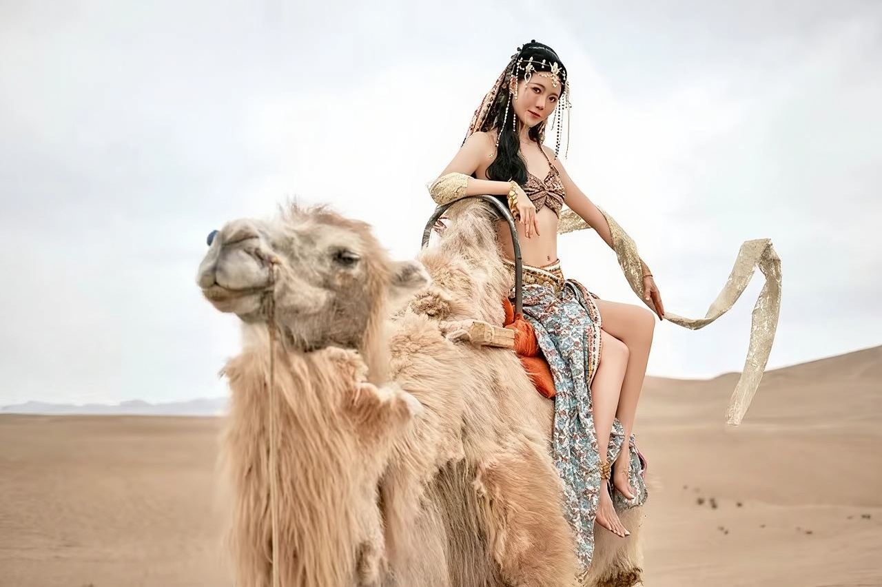 敦煌Trip Moments【敦煌飛天西域旅拍寫真跟拍/沙漠駱駝/單人親子情侶閨蜜私人訂製】