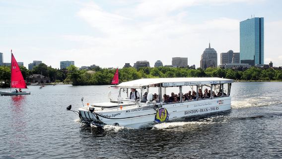 Recorrido turístico por la ciudad de Boston en barco anfibio con crucero por el río Charles.
