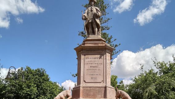 Queretaro: seni bina kolonial dan sejarah