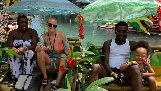 Privater Transport zum River Tubing oder Rafting und zur Blue Hole-Kombination