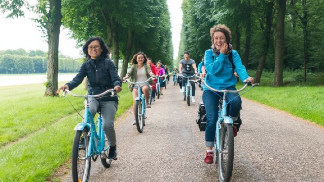 Versailles Palace Bike Tour with Market & Marie-Antoinette hamlet