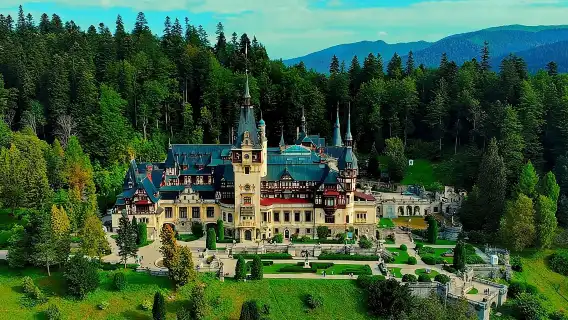 Castle trip from Brasov: PRIVATE Tour to Bran Castle & Peles Palace in Sinaia