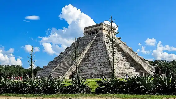 Small Group Tour to Chichen Itza, Cenote and Ekbalam from Cancun