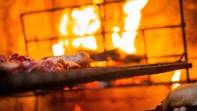 Mendoza: Argentinisches Asado-Barbecue mit einheimischem Gastgeber und Weinprobe