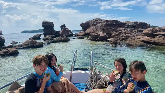 ทัวร์พายเรือยืนและดำน้ำตื้นที่ฟูกวี