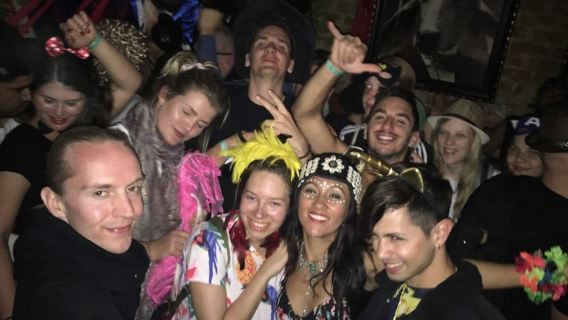 Tel Aviv: Pub Crawl with 4 Stops and Free Shots