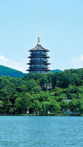 Hangzhou West Lake, Leifeng Pagoda, Lingyin Temple, and Feilai Peak One-Day Tour (Including Boat Ride)