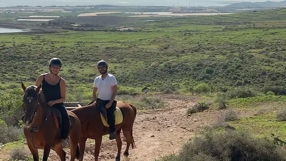 2 hours Green Mountains Horse Riding Tour