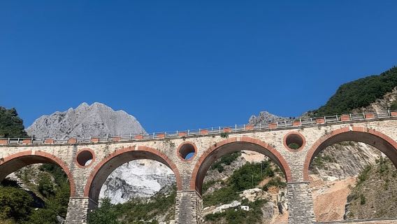 Carrara white marble quarries tour, 4X4 experience