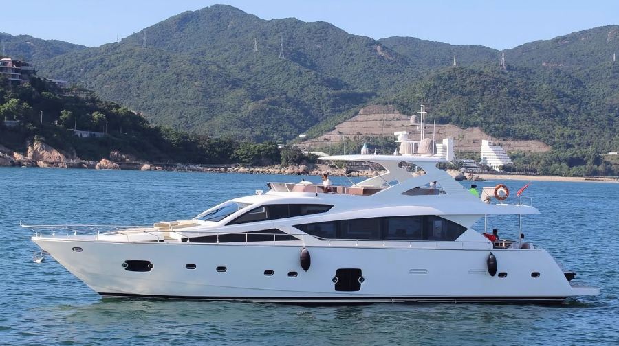 【特色求婚圓桌選項17666】廣州86英尺豪華遊艇包船求婚（含遊艇求婚場景佈置+遊艇用餐“7-10人份”+跟拍