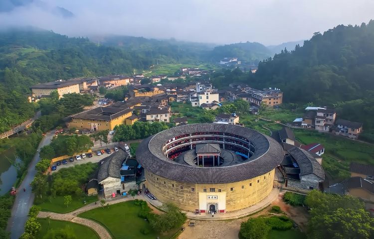 Small group of 6-8 people + Yunshuiyao Ancient Town + Yongding Gaobei Tulou King 1-day tour